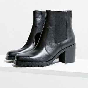 UO Alex Square-Toe Chelsea Boot